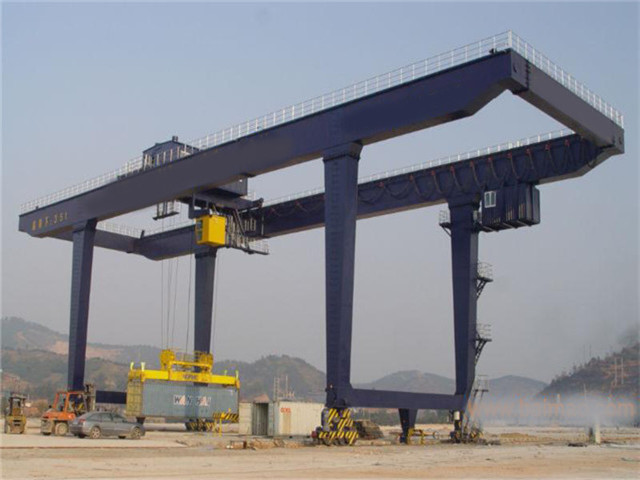 Sell gantry crane for the containers