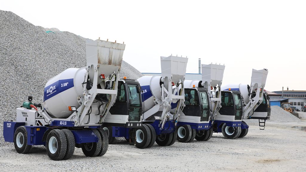 self loading mobile concrete mixture